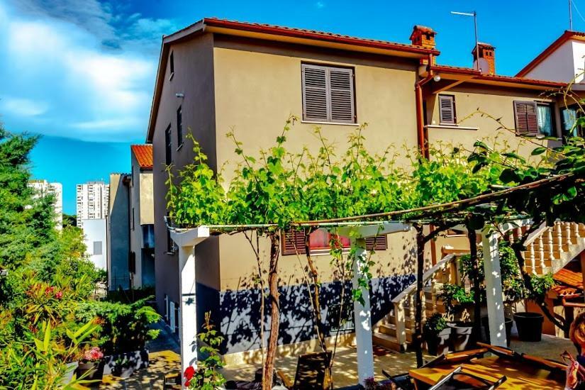 Apartment Katia Pula Exterior photo